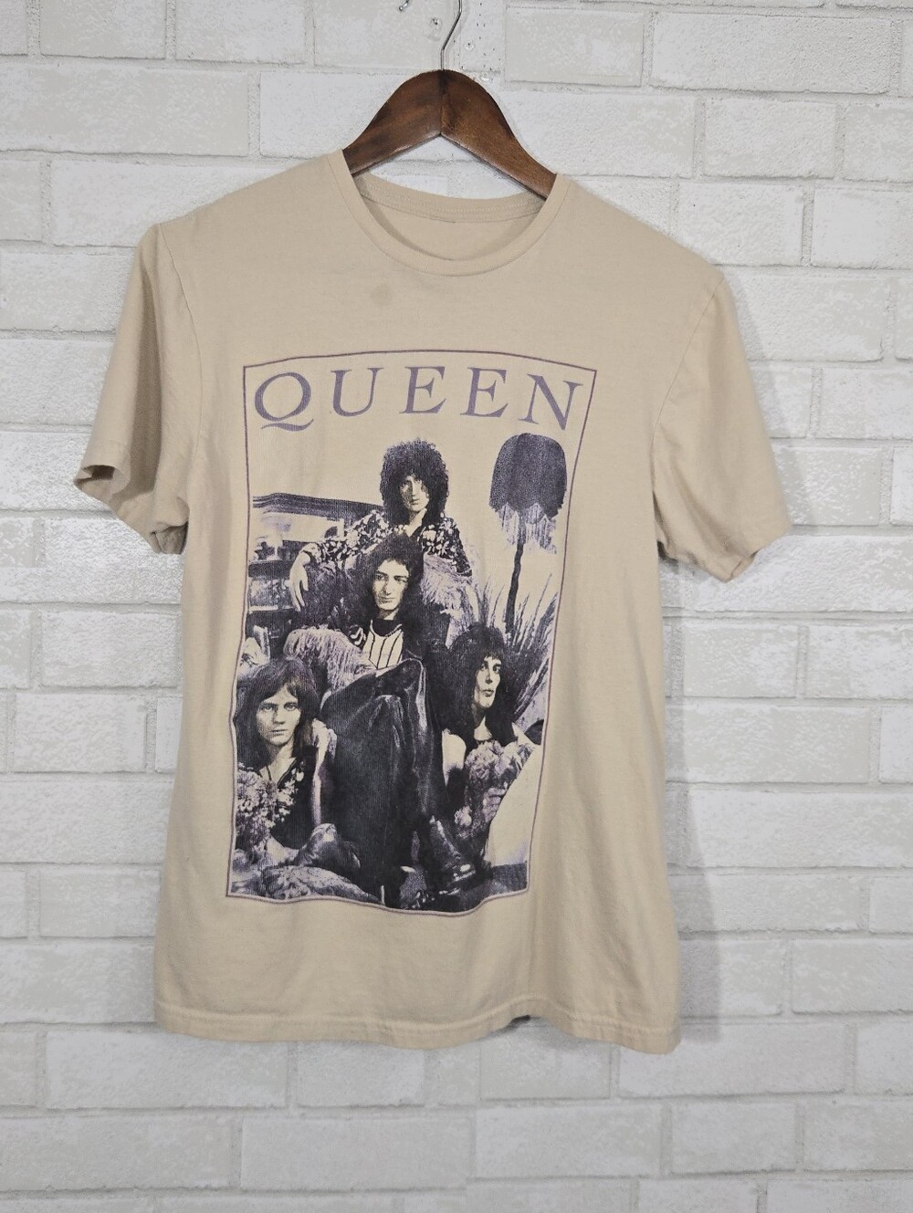 Queen graphic tee
